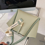 ロゴリボン付きショルダーバック(3COLORS)AG1016